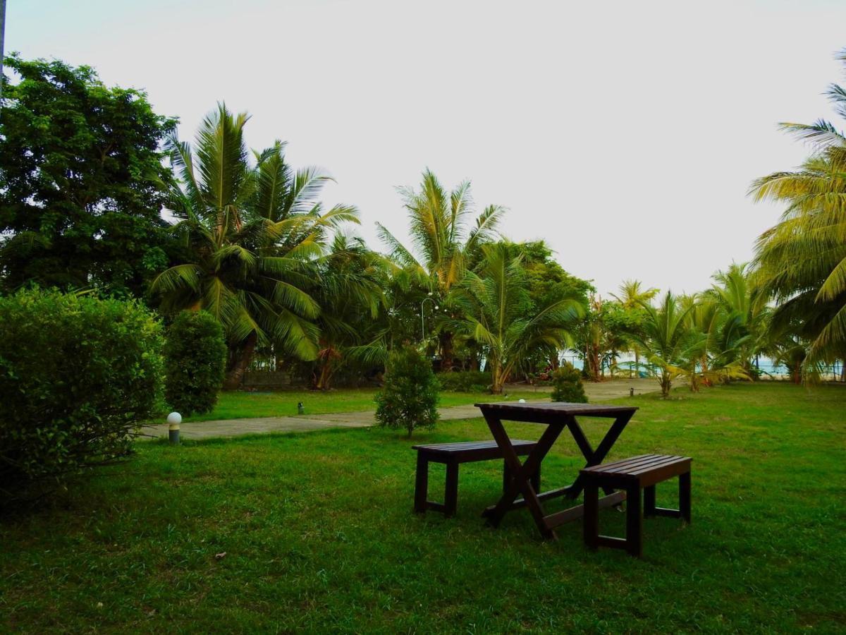 Aqua Marine Beach Hotel Kalkudah  Dış mekan fotoğraf